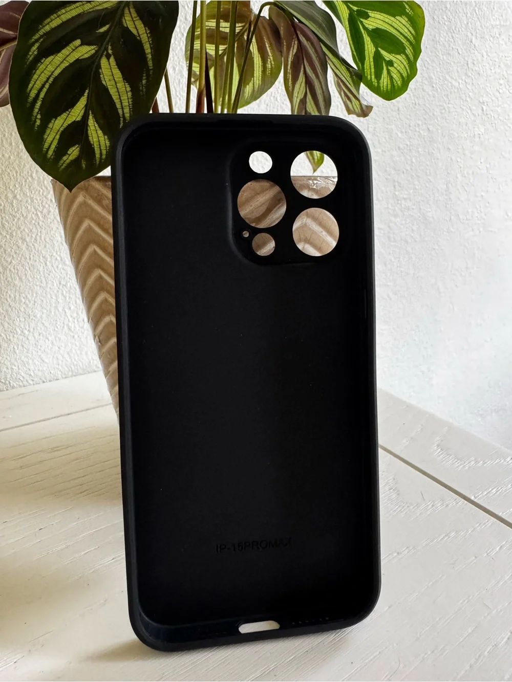 iPhone 15 Pro Max Black Phone Case with Pink Hearts